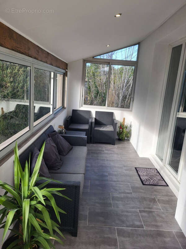 Haut de villa T4 de 105m2, véranda, et jardin - photo 2