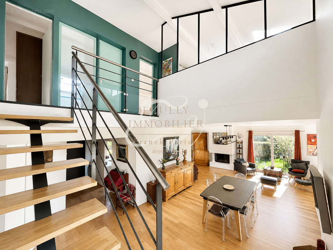 Maison à LA TOUR-DE-SALVAGNY