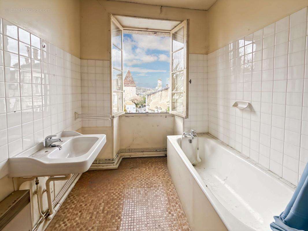 Maison à CHAMPAGNAC-DE-BELAIR