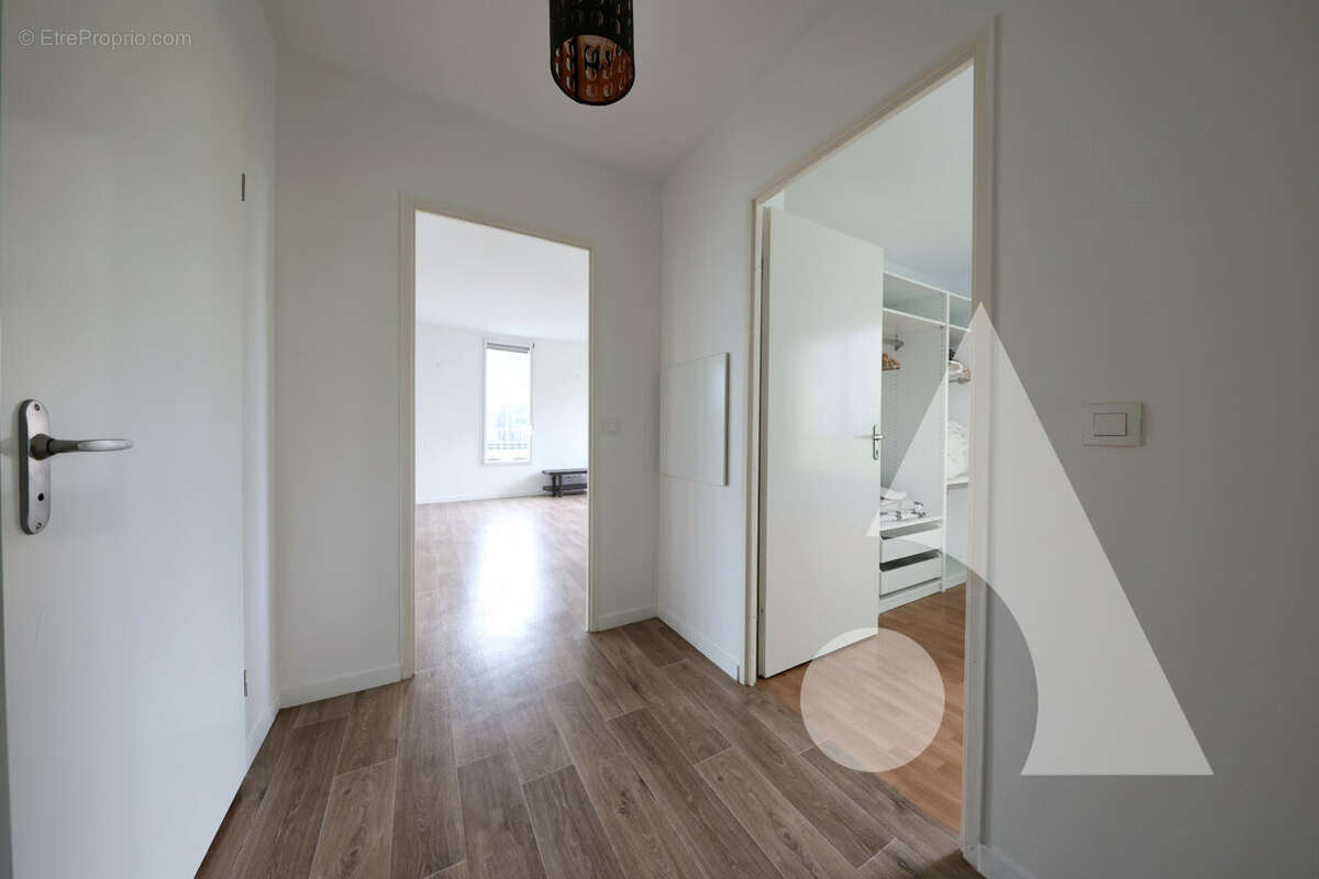F2 avec balcon + Parking privé en Centre-ville - photo 7