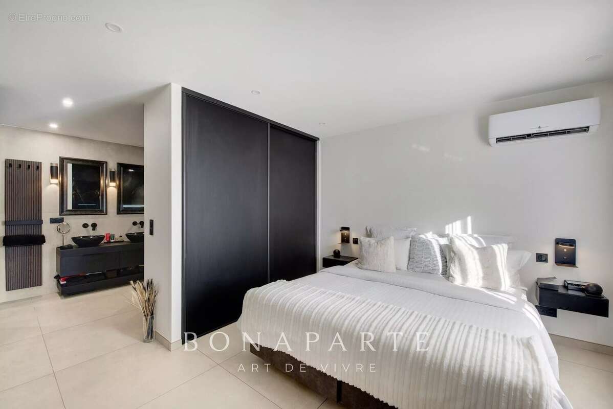 Appartement d’exception T3 125m² rénové avec vaste terrasse en plein cœur de Saint-Raphaël - photo 5