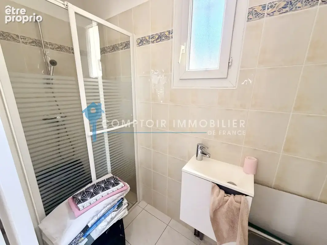 En exclusivité Codognan, villa de Plain pied d'environ 110 m2 hab sur 715 m2 de terrain, 3 chambres et pisicne - photo 17