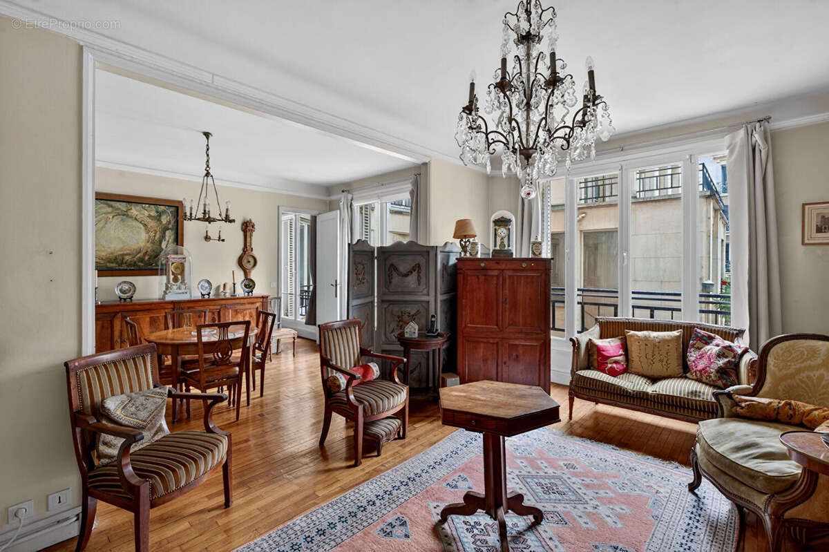 Appartement à PARIS-15E