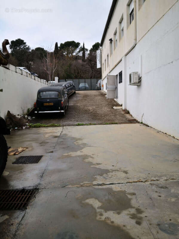 Draguignan Local pour stockage  ou garage 1100 m2 - photo 5