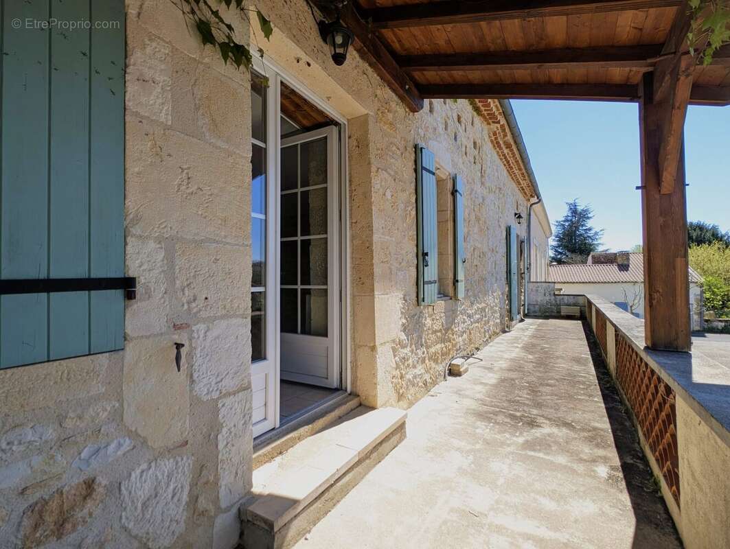 Balcon terrasse - Maison à MONTAYRAL