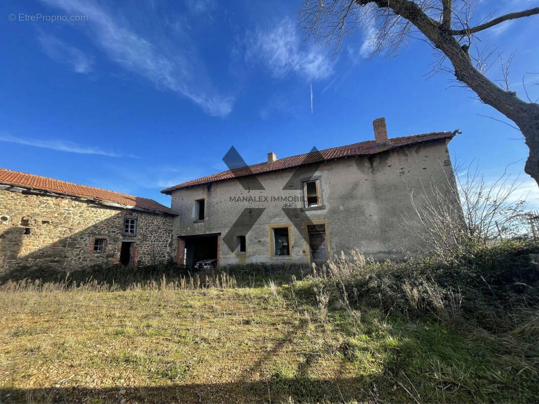 Maison à SAINT-PRIEST-LA-ROCHE