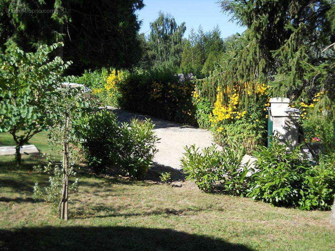 Demeure de charme et de caractère sur un parc de plus de 2 060 m² ? Fort potentiel d'accueil et de rendement - photo 17