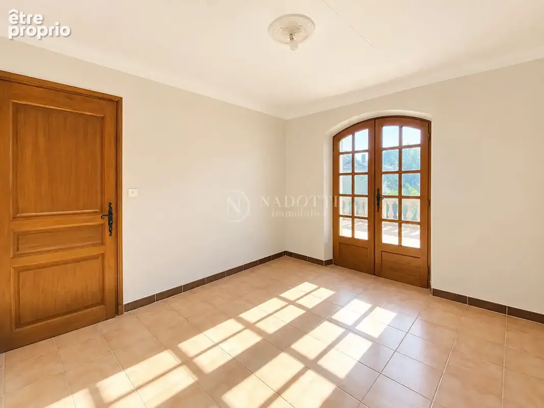 Superbe bâtisse  de 150m² sur jardin clos  à CAVAILLON. - photo 13