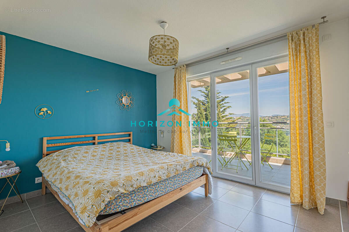 Appartement à SAINT-LAURENT-DU-VAR