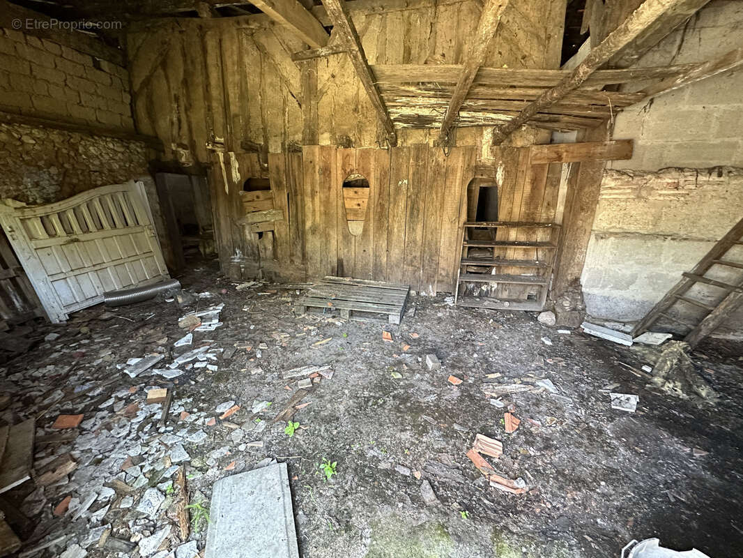 Maison à LA ROCHE-CHALAIS