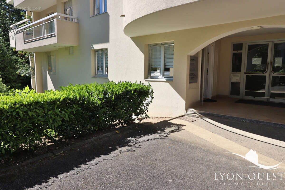 Commerce à CHARBONNIERES-LES-BAINS