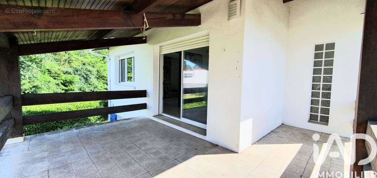 Maison 217 m² à Saint-Pierre-Du-Mont  - photo 4