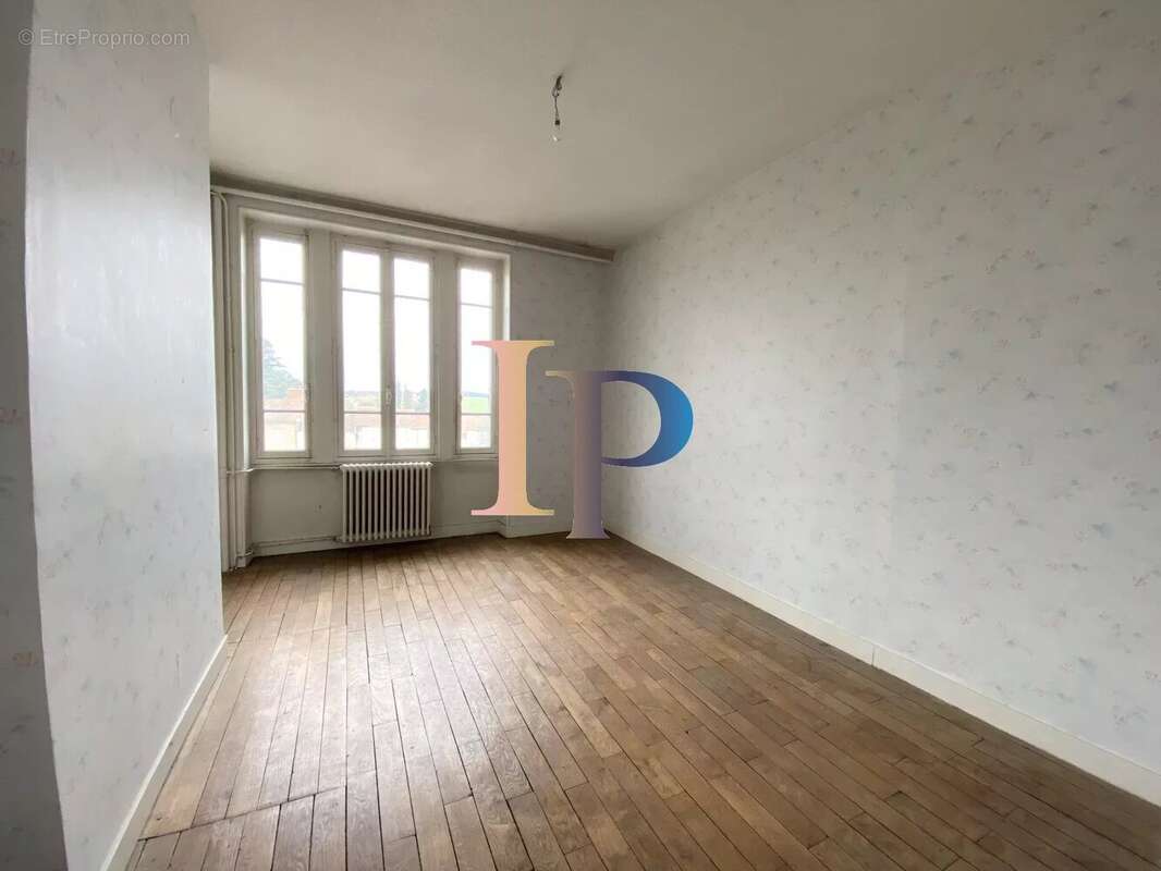 Maison à LA CLAYETTE