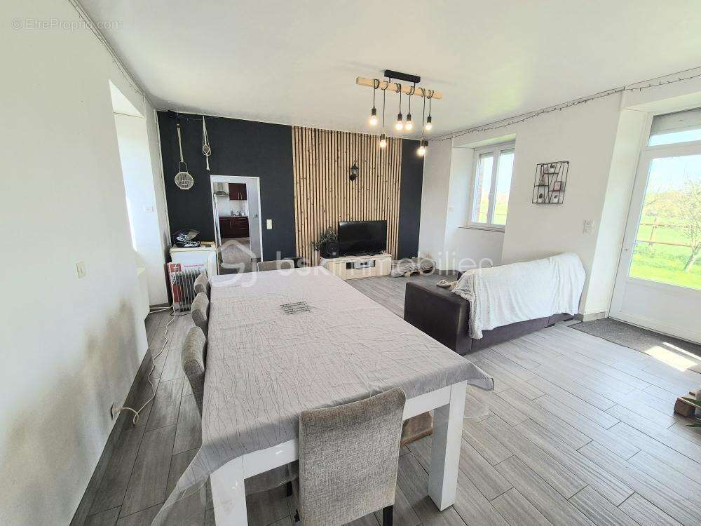 Maison en pierre – 7 pièces – 153 m² – Montfiquet - photo 3