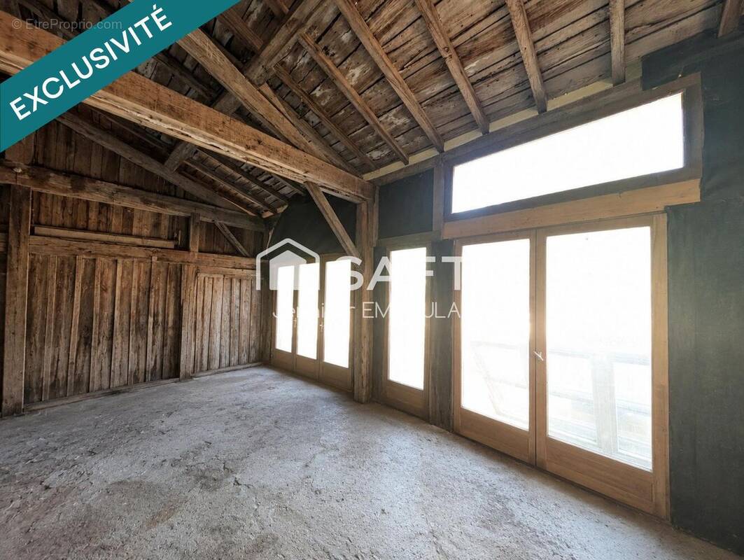 Photo 1 - Maison à SAINT-MORILLON