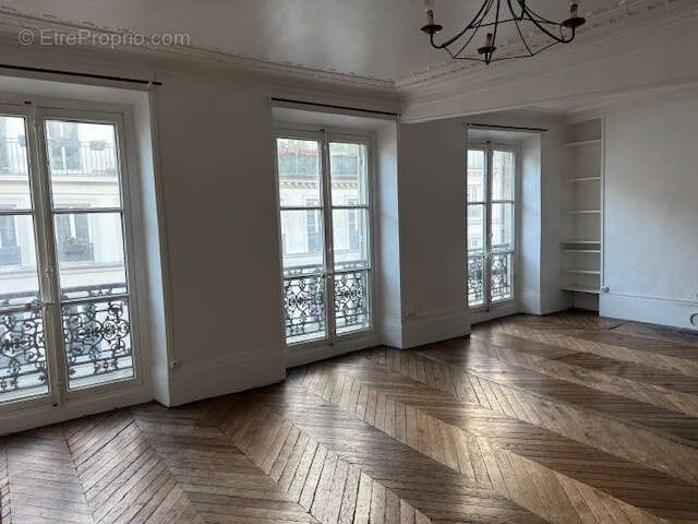 Appartement à PARIS-3E