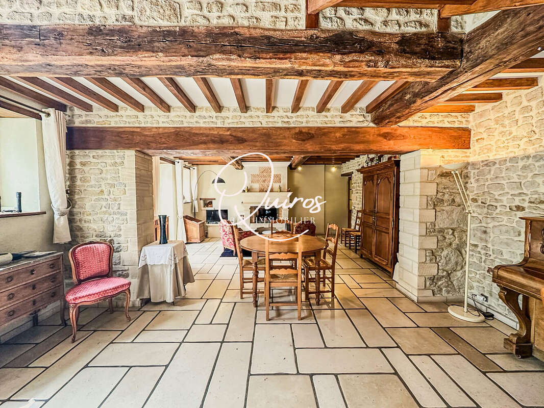 Maison 234 m² à Fontenay-Le-Pesnel  - photo 9
