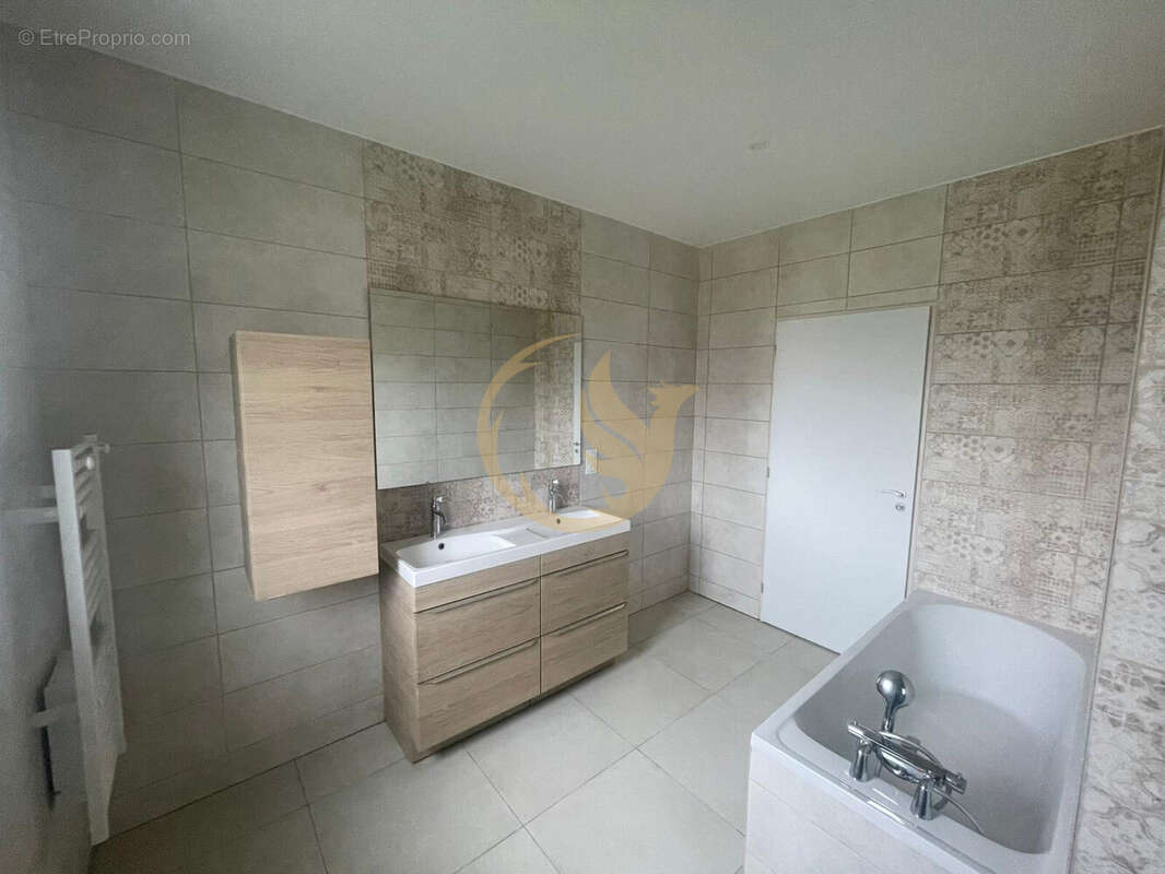 Maison à MAZEROLLES