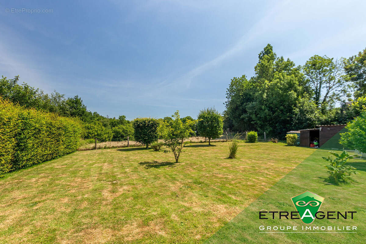 Maison à SAINT-CYR-DE-SALERNE