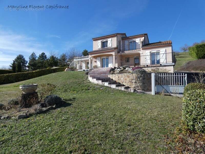 Maison à LA ROCHE-BLANCHE