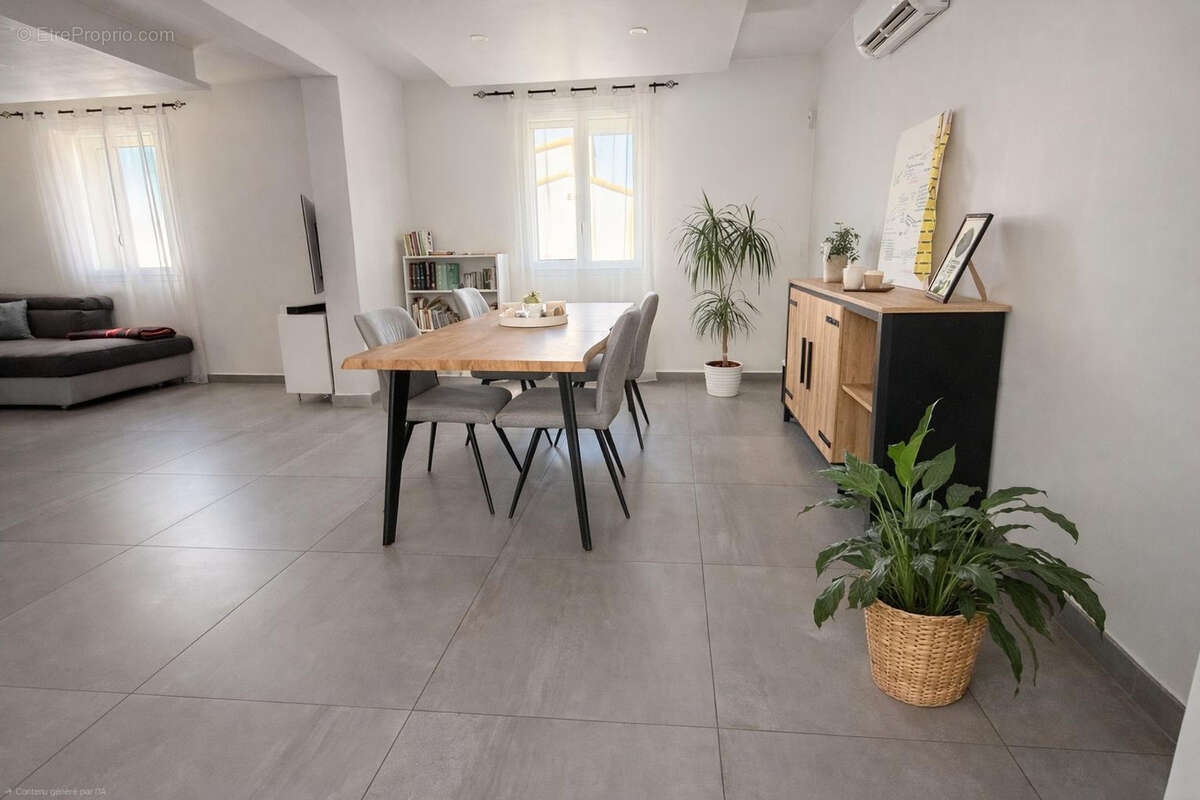 Maison à SAINT-MITRE-LES-REMPARTS