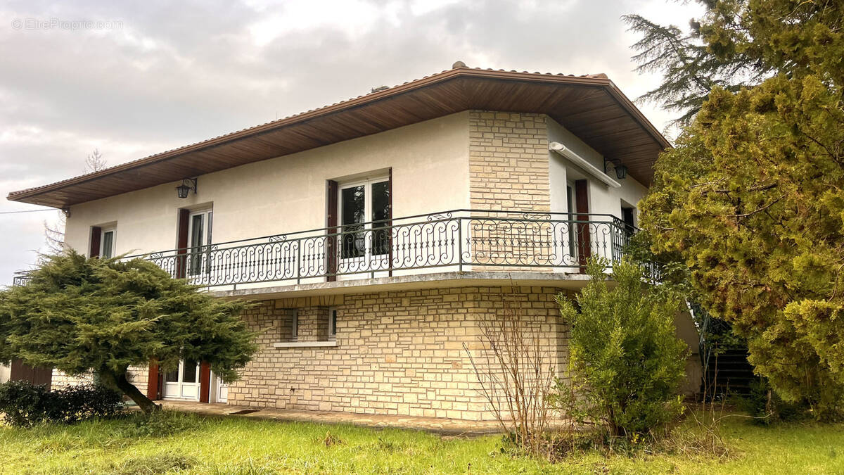 Maison à MONTAYRAL