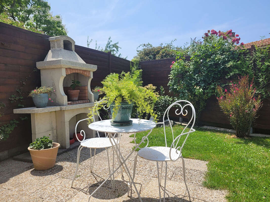 ROCHEFORT secteur gare maison en parfait état de plain pied  avec jardin clos de 367 m² - Garage - photo 6