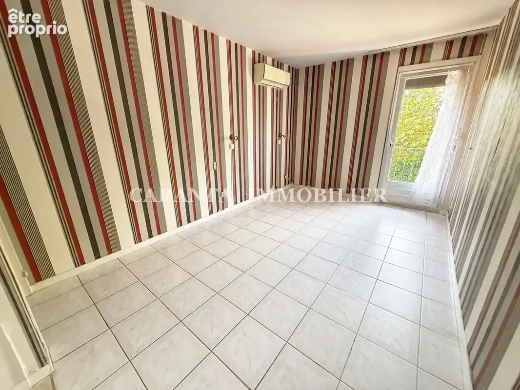 Appartement T3 d’angle à rénover avec cave et parking   Centre-ville de Sainte-Maxime - photo 7
