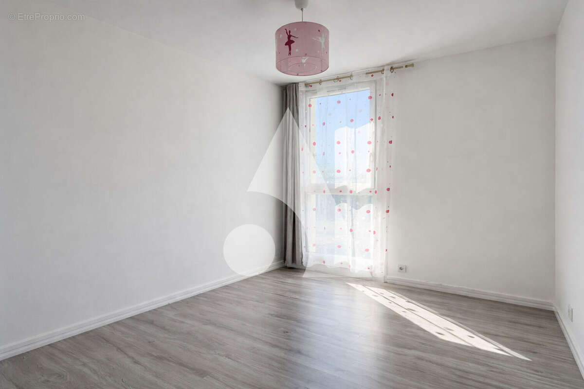 Appartement à VILLENEUVE-LA-GARENNE