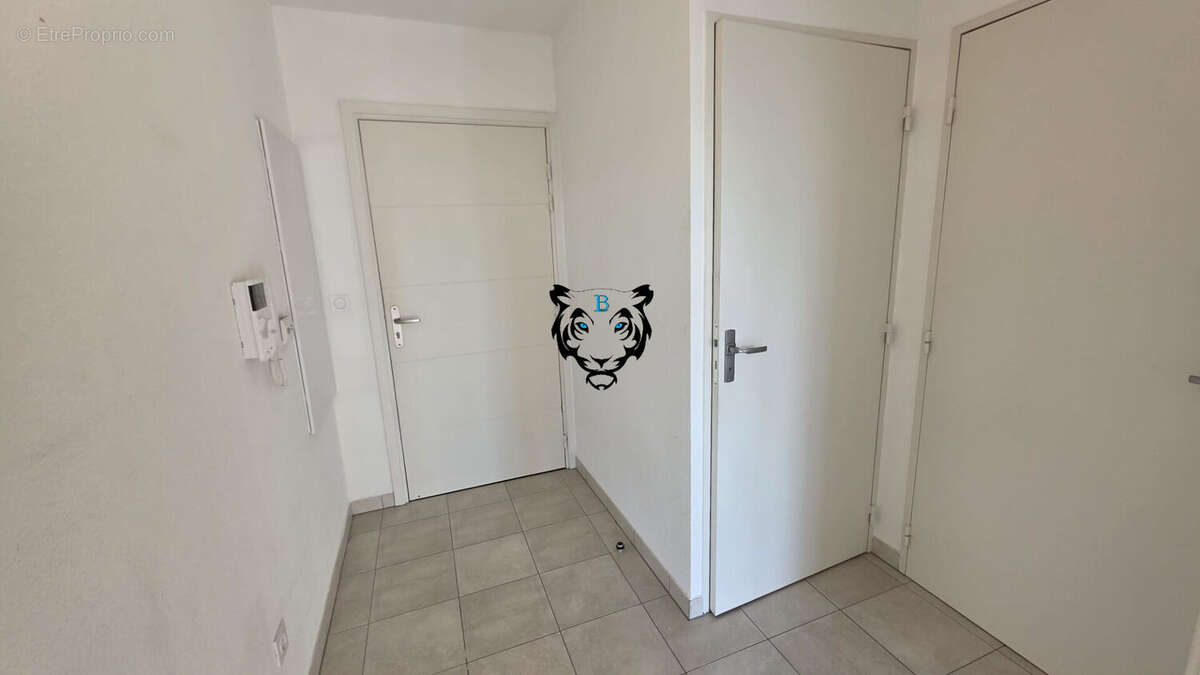 Appartement à ROQUEBRUNE-SUR-ARGENS