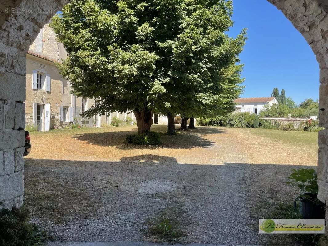 Appartement à AIGRE