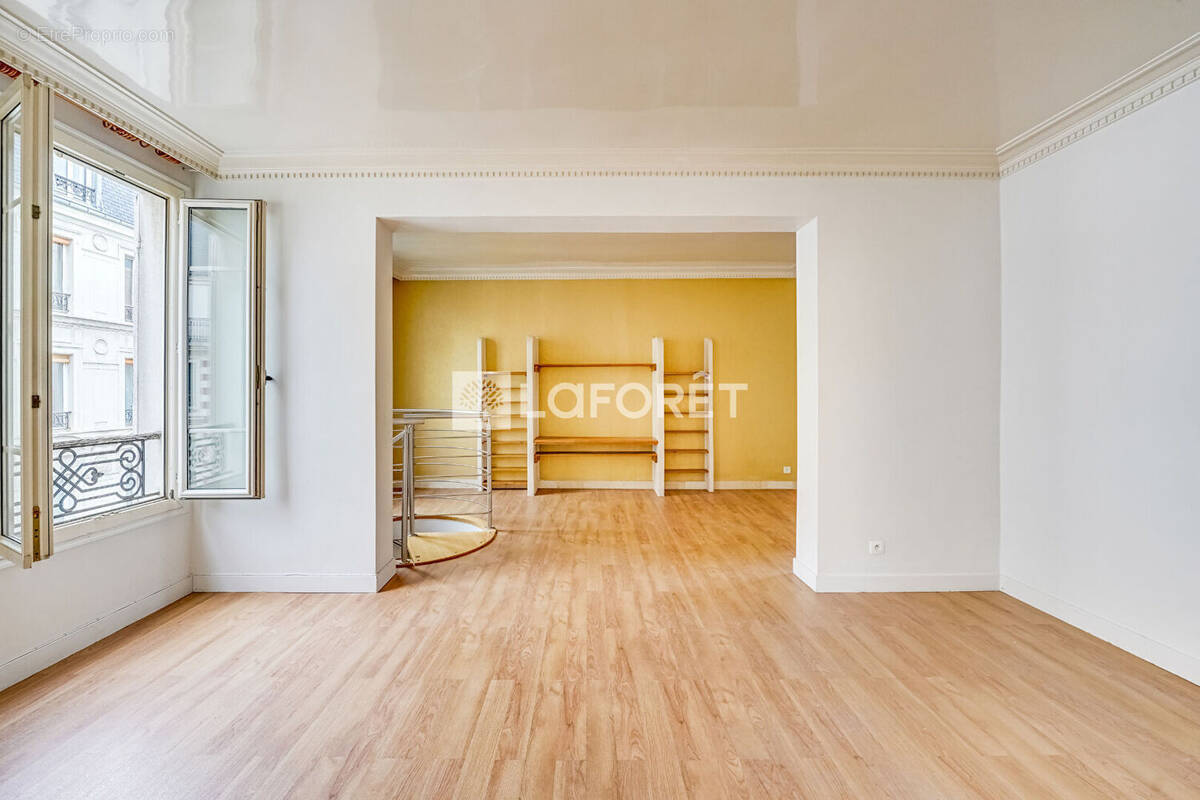 Appartement à PARIS-14E