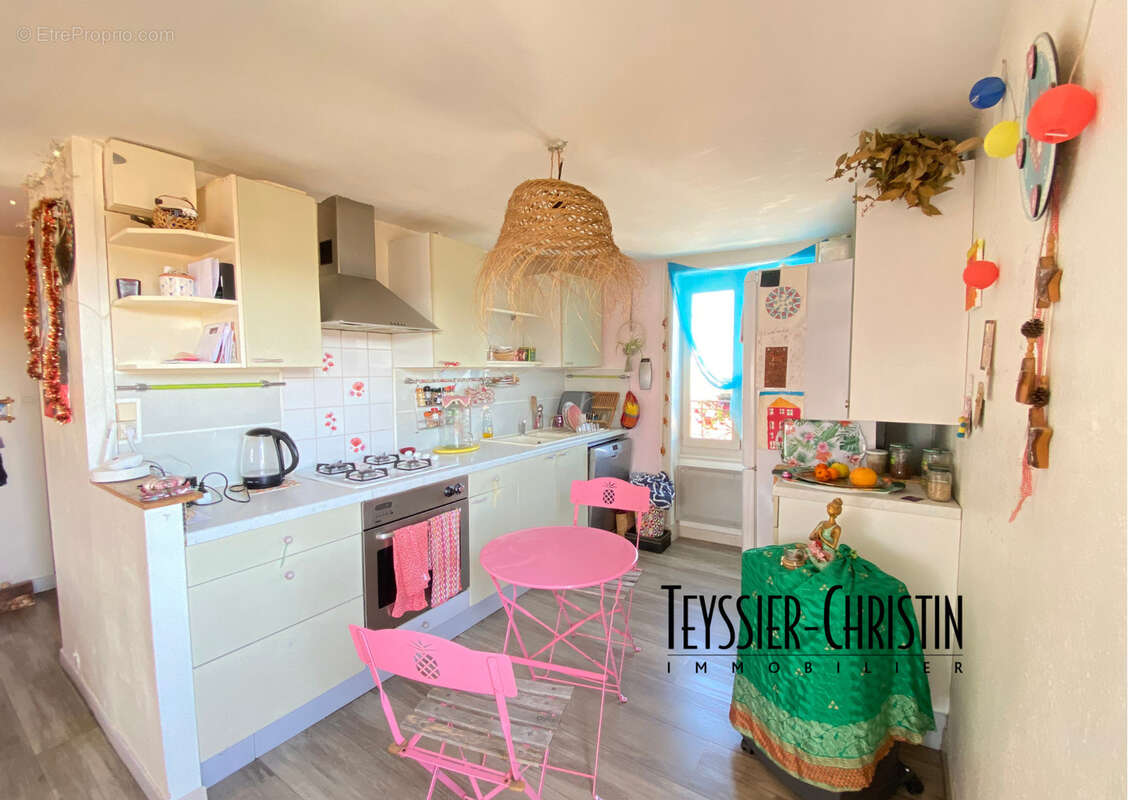 Appartement à THURINS