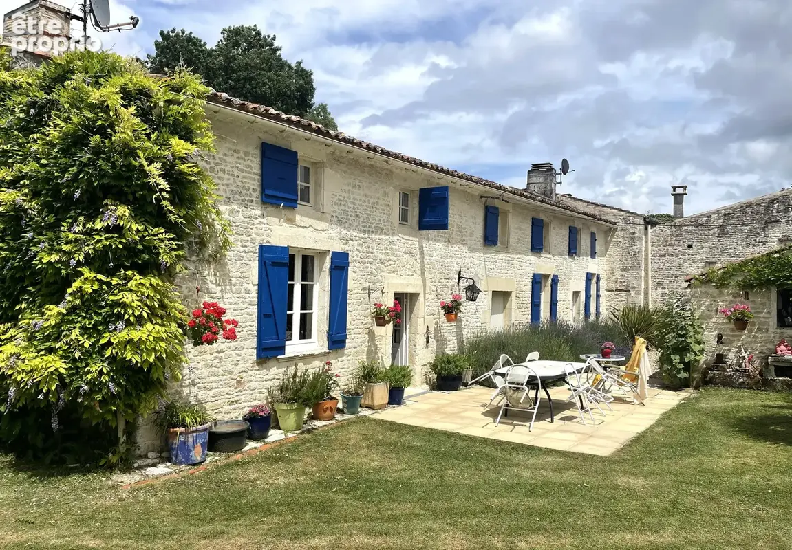 Photo Maison à Saint-Hilaire-De-Villefranche au prix de 318 000€