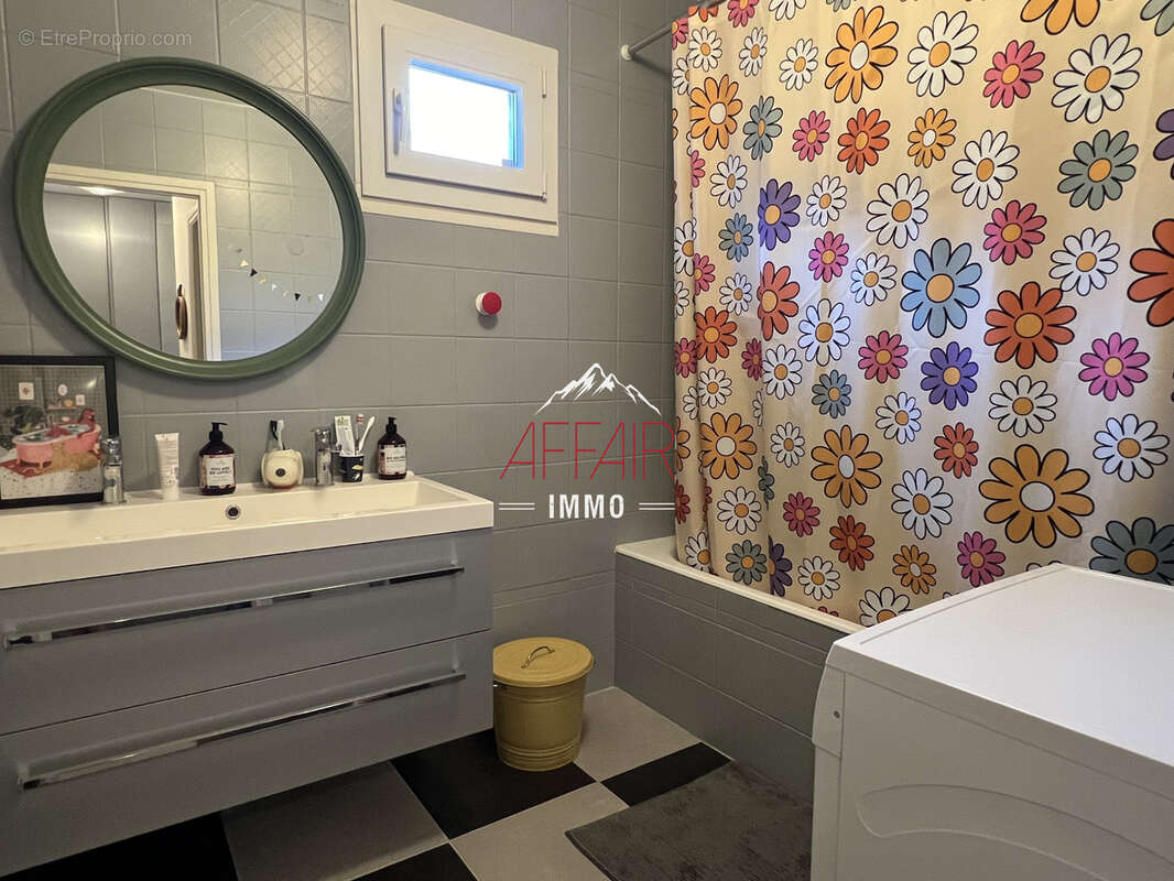 Appartement à COLLONGES-SOUS-SALEVE