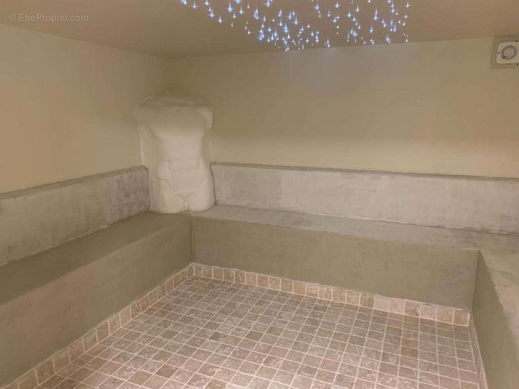 Commerce à LE BLEYMARD