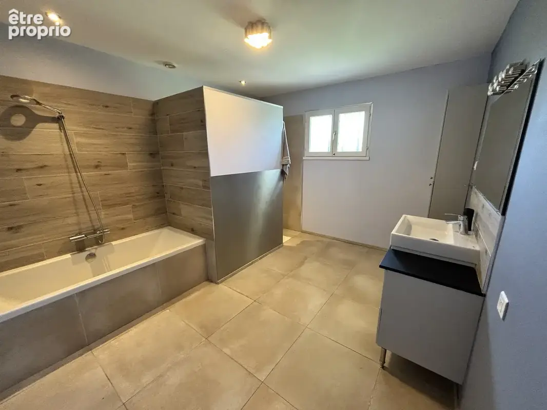 Charmante Maison Familiale avec Piscine et Maison d'Amis sur un Vaste Terrain - photo 15