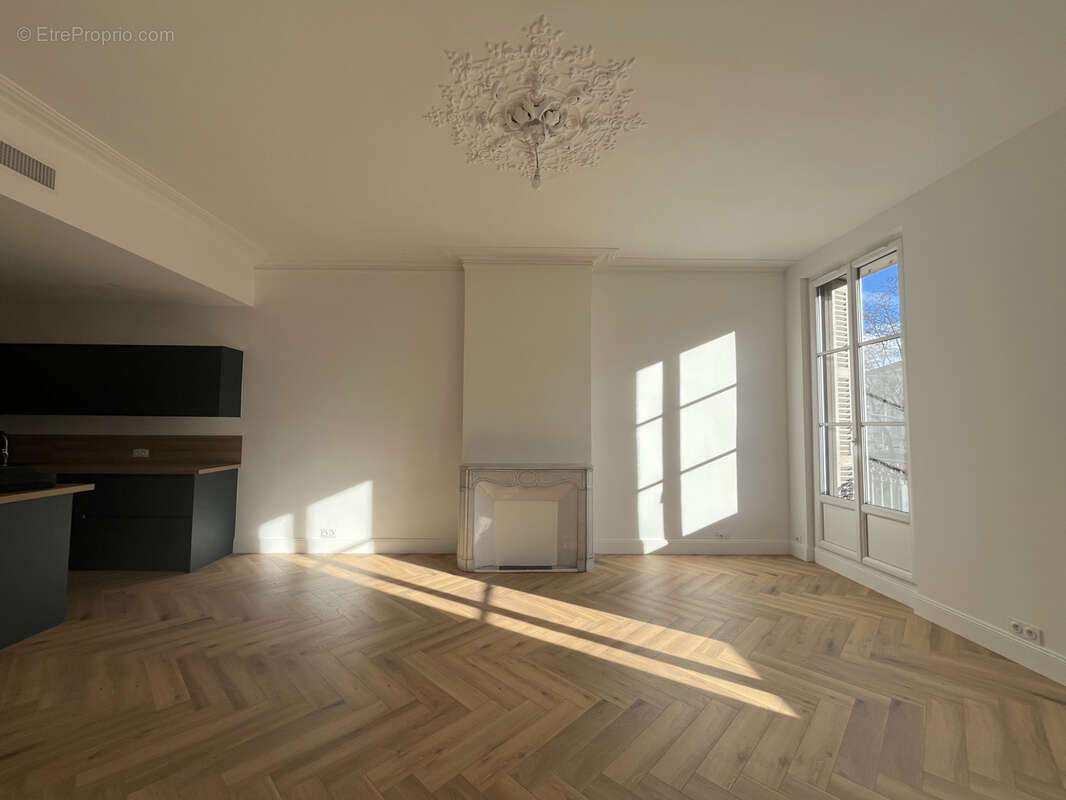 Toulon - Appartement Haussmanien de 160m2 refait à neuf - photo 2
