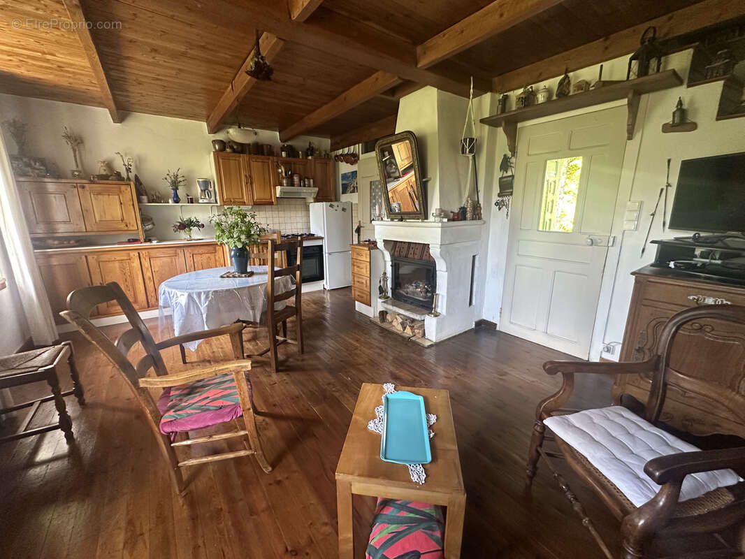 Maison à PRESAILLES