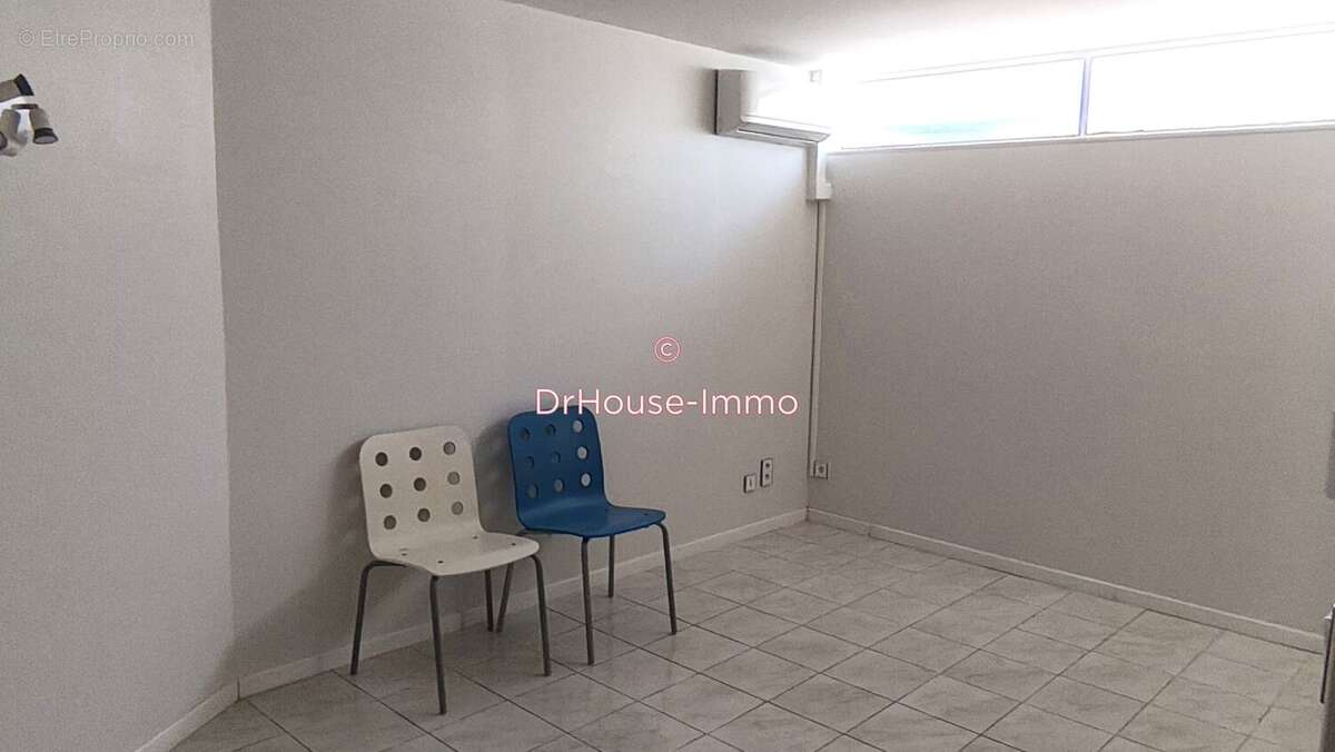 Commerce à BAGNOLS-SUR-CEZE