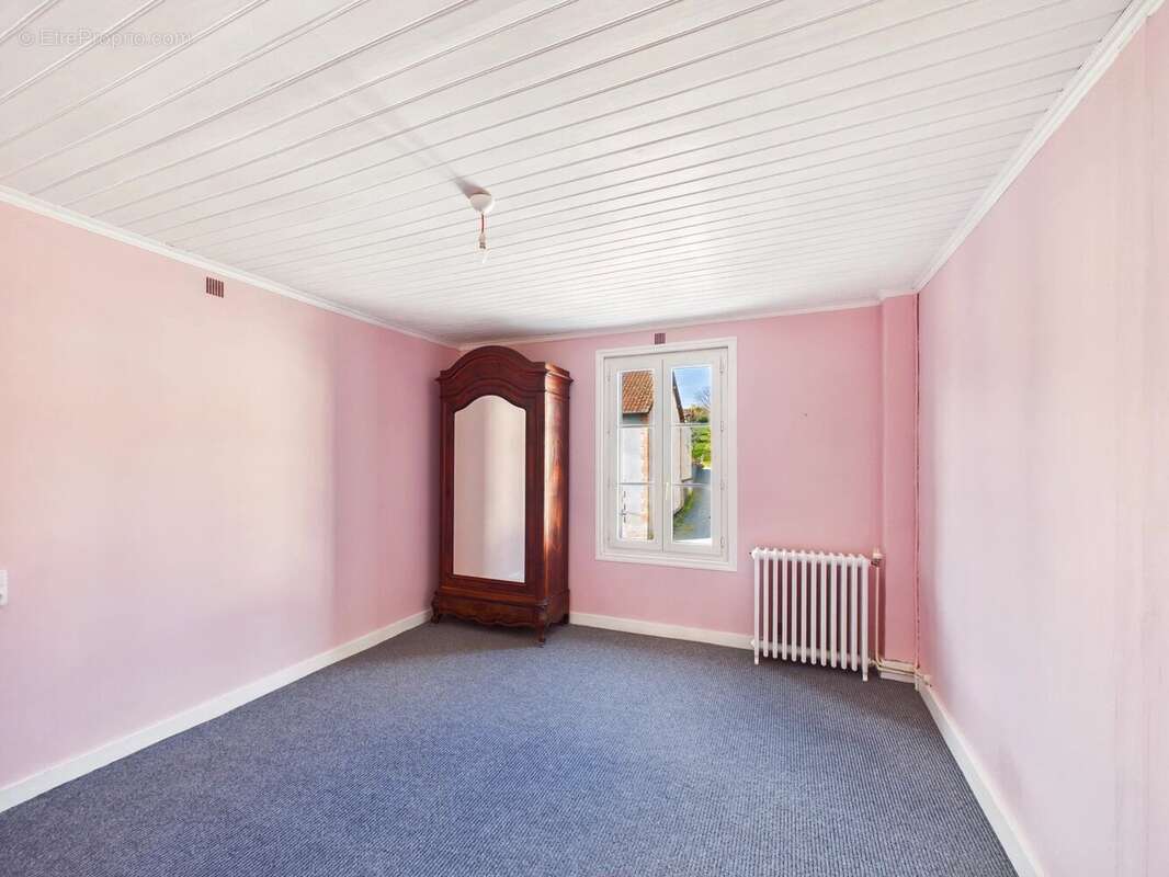 Maison à SAINT-SAUD-LACOUSSIERE