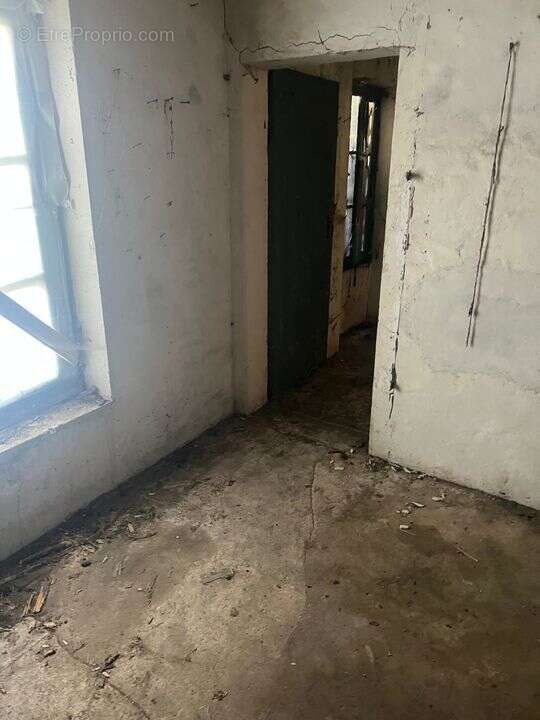 Maison a renover au centre du charmant village de PAVANT - photo 2