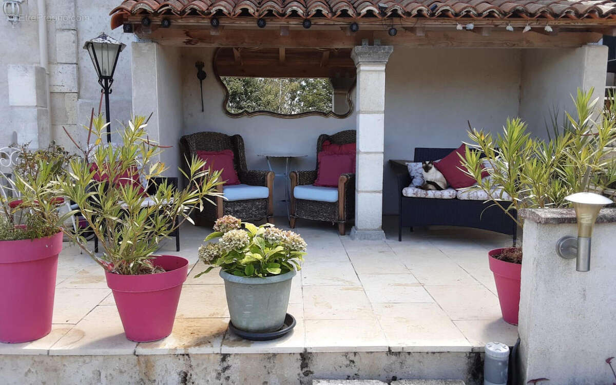 terrasse - Maison à SAINT-PRIVAT-DES-PRES