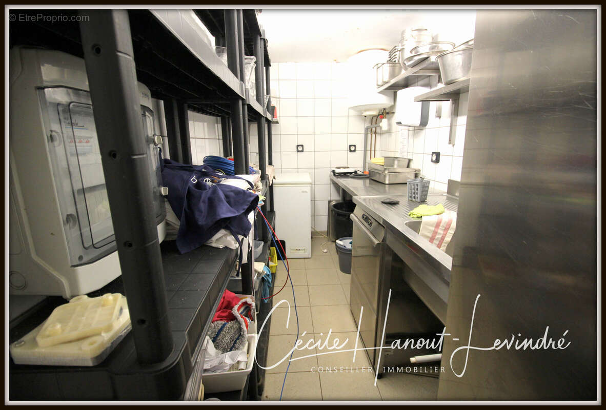 Centre-ville de Pleine-Fougères - Immeuble en pierre à restaurer 100 m2. Possibilité commerce. - photo 6