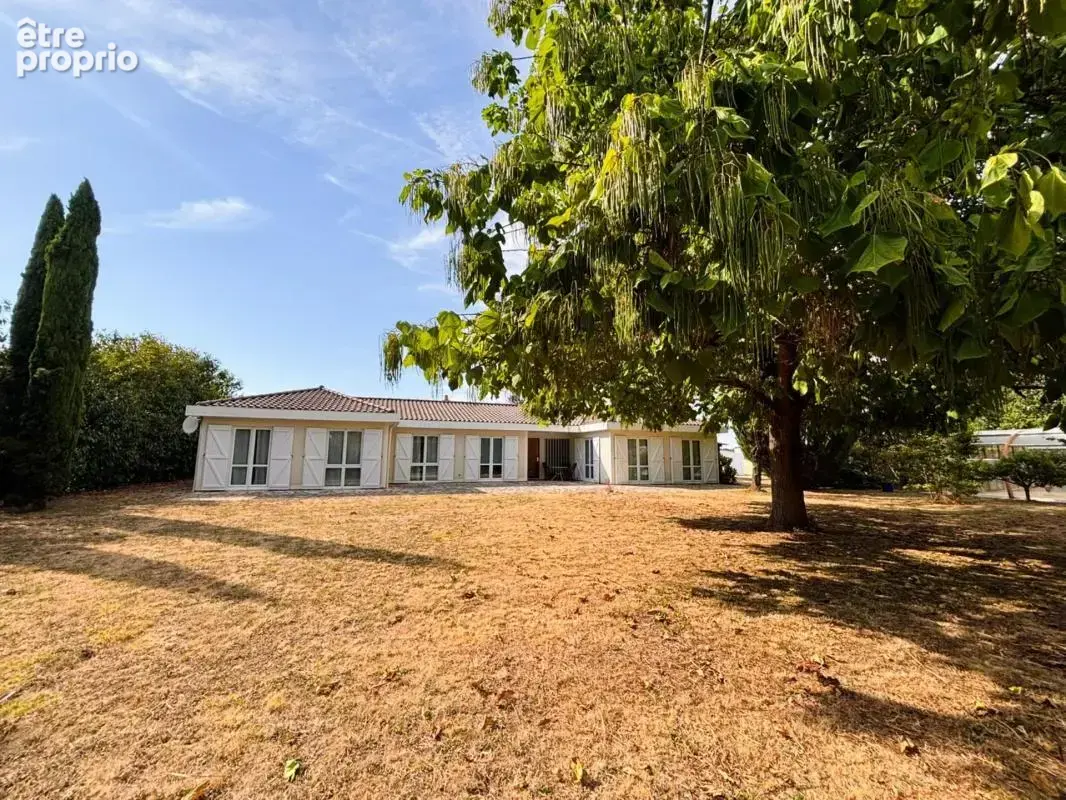Maison familiale 217 m² de plain-pied – 5 chambres – piscine – terrain 1 845 m² – Antran - photo 2