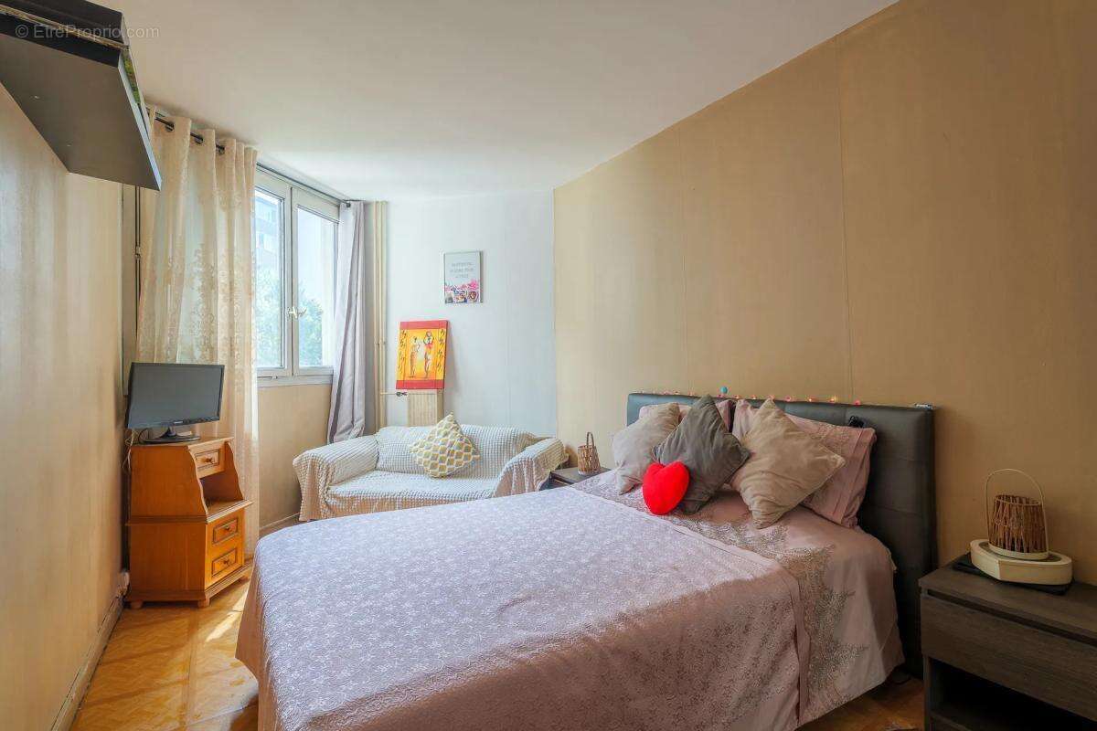 SEVRAN - Appartement de type T4 de 77 m²  avec Balcon et Loggia - photo 12
