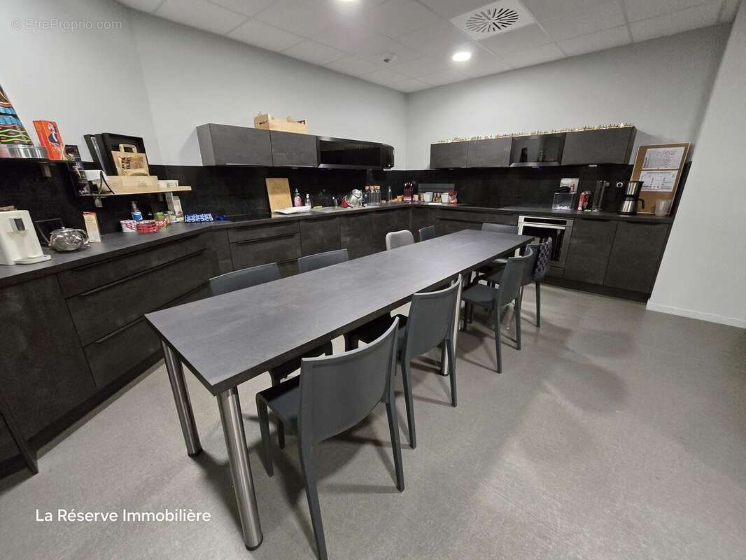 Commerce à CASTELNAU-LE-LEZ