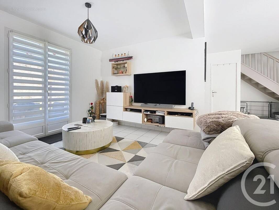 Maison à VAUX-LE-PENIL