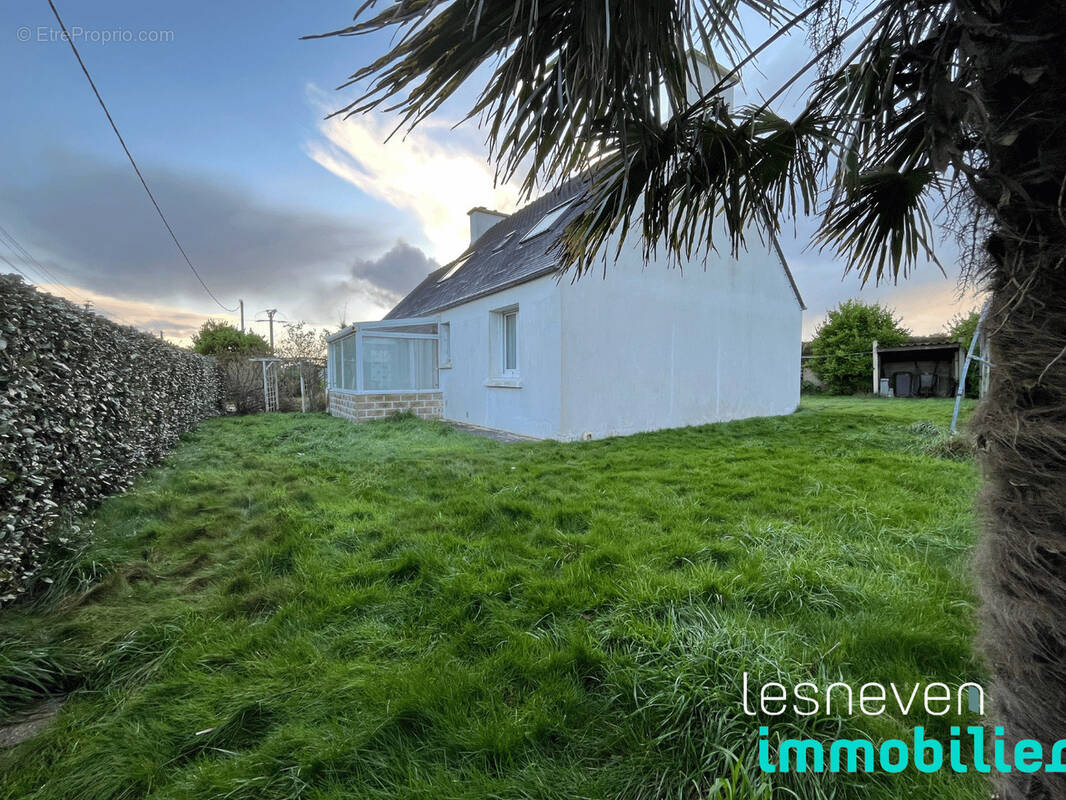 Maison à KERLOUAN