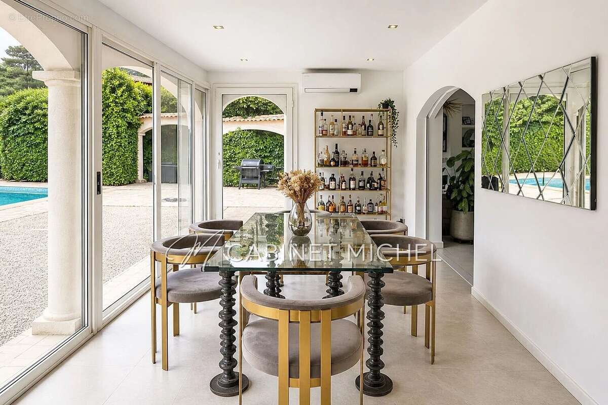 Maison à ROQUEFORT-LES-PINS